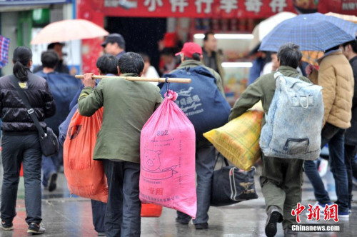 聚焦春節(jié)“恐歸族”：近鄉(xiāng)情怯，恐懼何來？(圖)